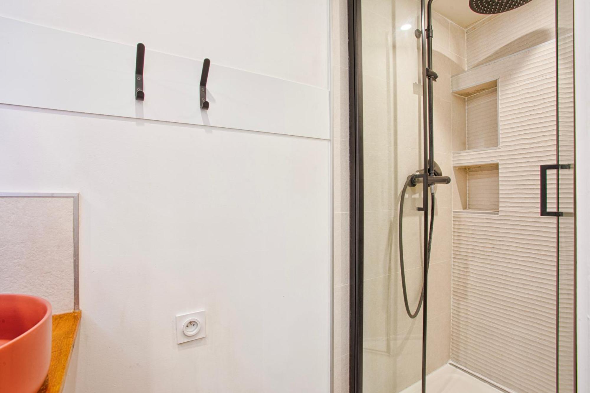 Appartement Fraichement Renovee - Jacuzzi Au Coeur De Caen Buitenkant foto