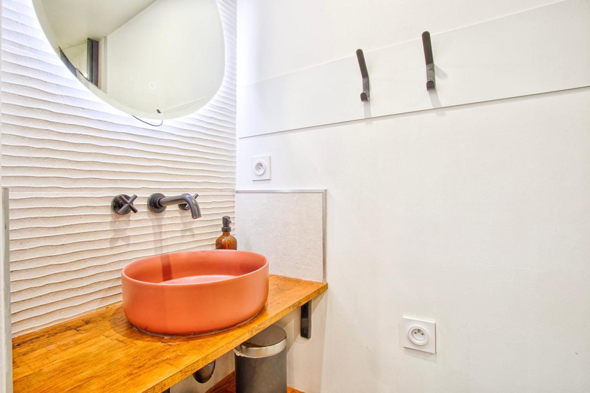Appartement Fraichement Renovee - Jacuzzi Au Coeur De Caen Buitenkant foto